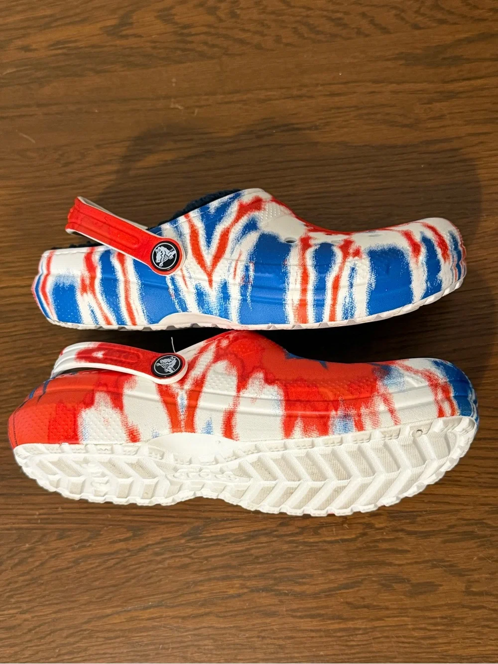 CROCS Kids Tie-Dye Clog in Red White Blue size 4